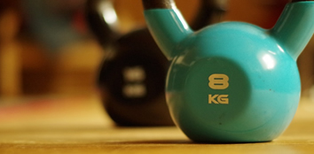 Fortaleça os músculos com o kettlebell
