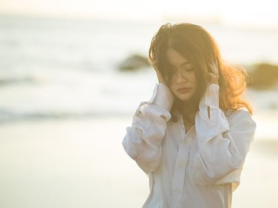 O que posso fazer para não me sentir tão cansada no período pré-menstrual?