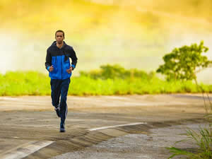 Ficarei em forma em 30 dias, fazendo academia de manhã e no fim do dia correr?