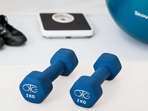 Estamos iniciando uma campanha interna em nossa empresa para estimular o exercício entre os colaboradores. Quantas horas de exercícios semanais são necessárias para que uma pessoa seja considerada praticante de atividade física?