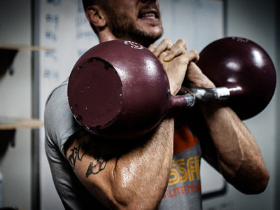 Saiba como lidar com os calos nas mãos que surgem devido a musculação
