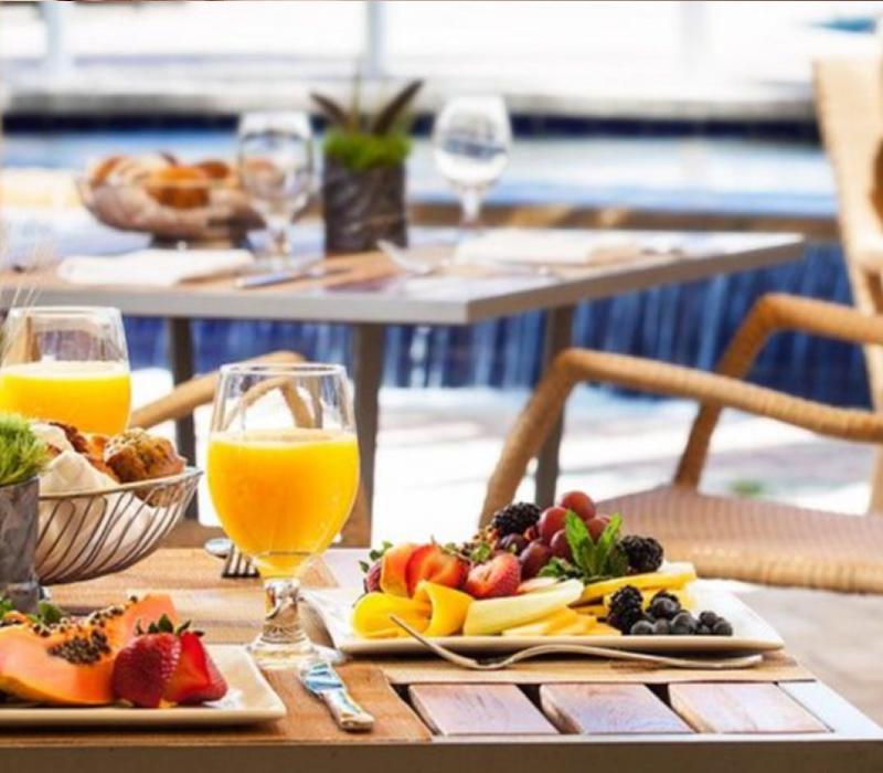 É possível manter uma boa alimentação durante uma viagem?