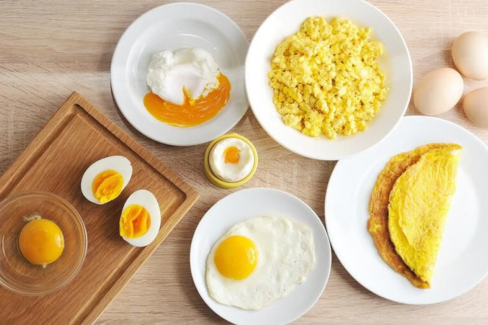 Ovos! macios, fritos, duros, moles, assados, omeletes, mexidos ou poché. Escolha o seu preferido e bom apetite!
