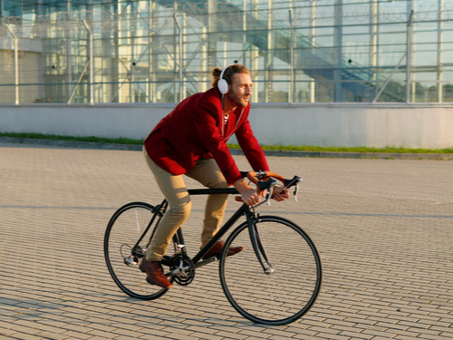 Pedalar na rua traz benefícios à saúde
