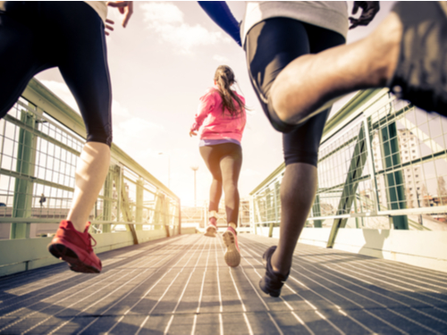 O que traz mais benefícios à saúde, correr ou subir escada?